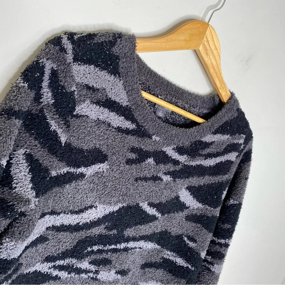 Barefoot Dreams Black Camo CozyChic Seaside Crewneck Pullover Sweater Size Small - Picture 3 of 9